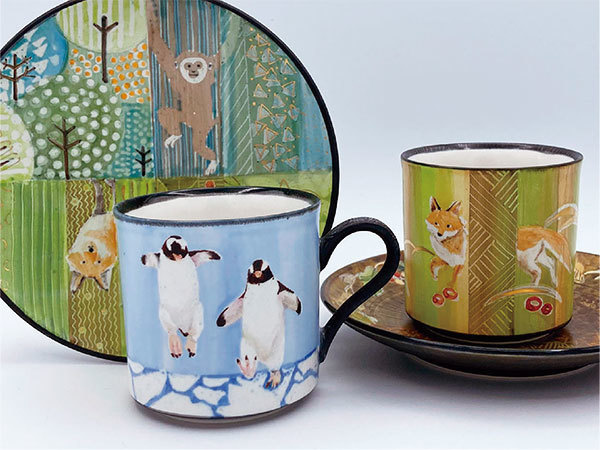 ペンギンやキツネが描かれたカップやお皿