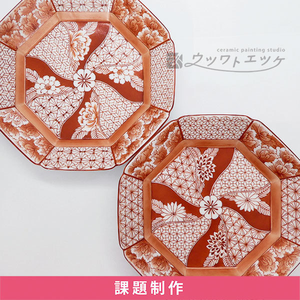 赤絵で描かれた八角皿のセット