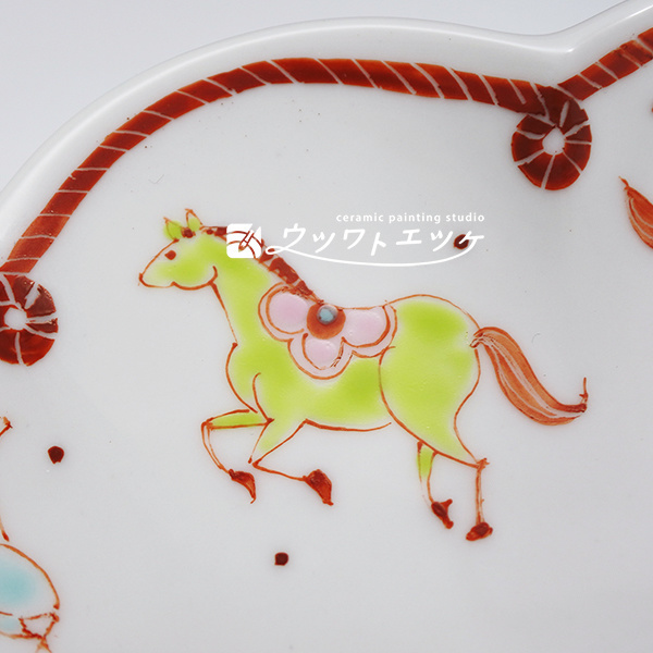 カラーで描かれた馬