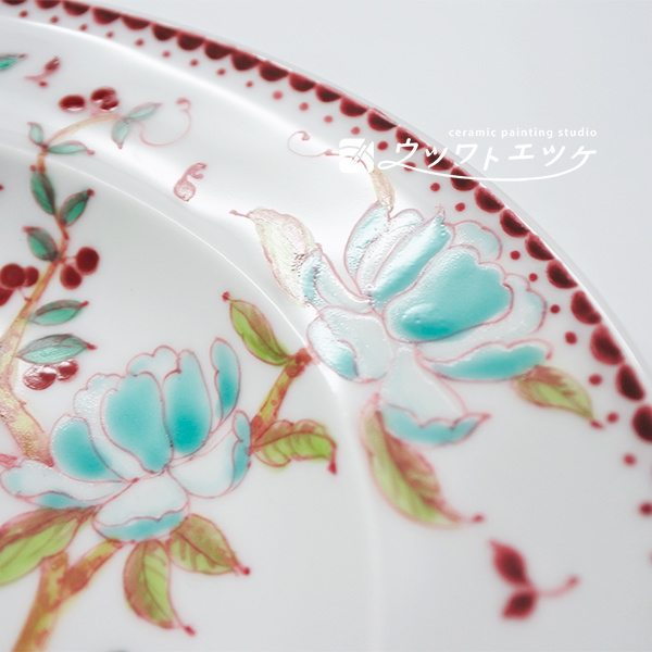 シノワズリー風の花や鳥が描かれたオーバル皿の盛り部分