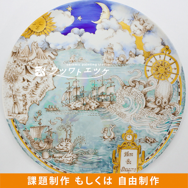 ペンやラスターで海図が描かれた大皿