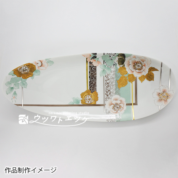 金の盛り上げを施したバラが描かれた長皿