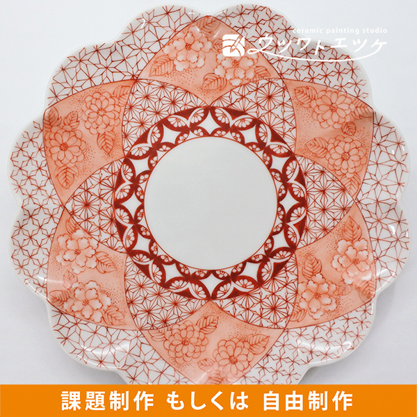 赤絵で描かれた菊皿
